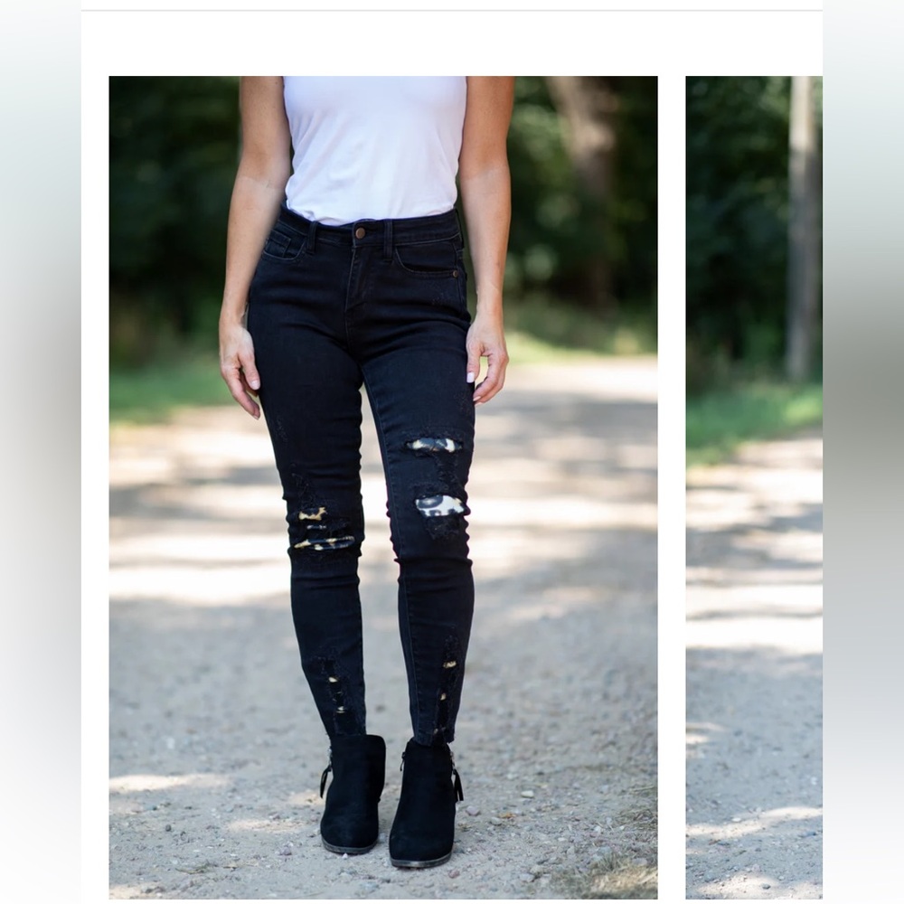 Judy Blue Black Animal Print Patch Jeans size 9/29